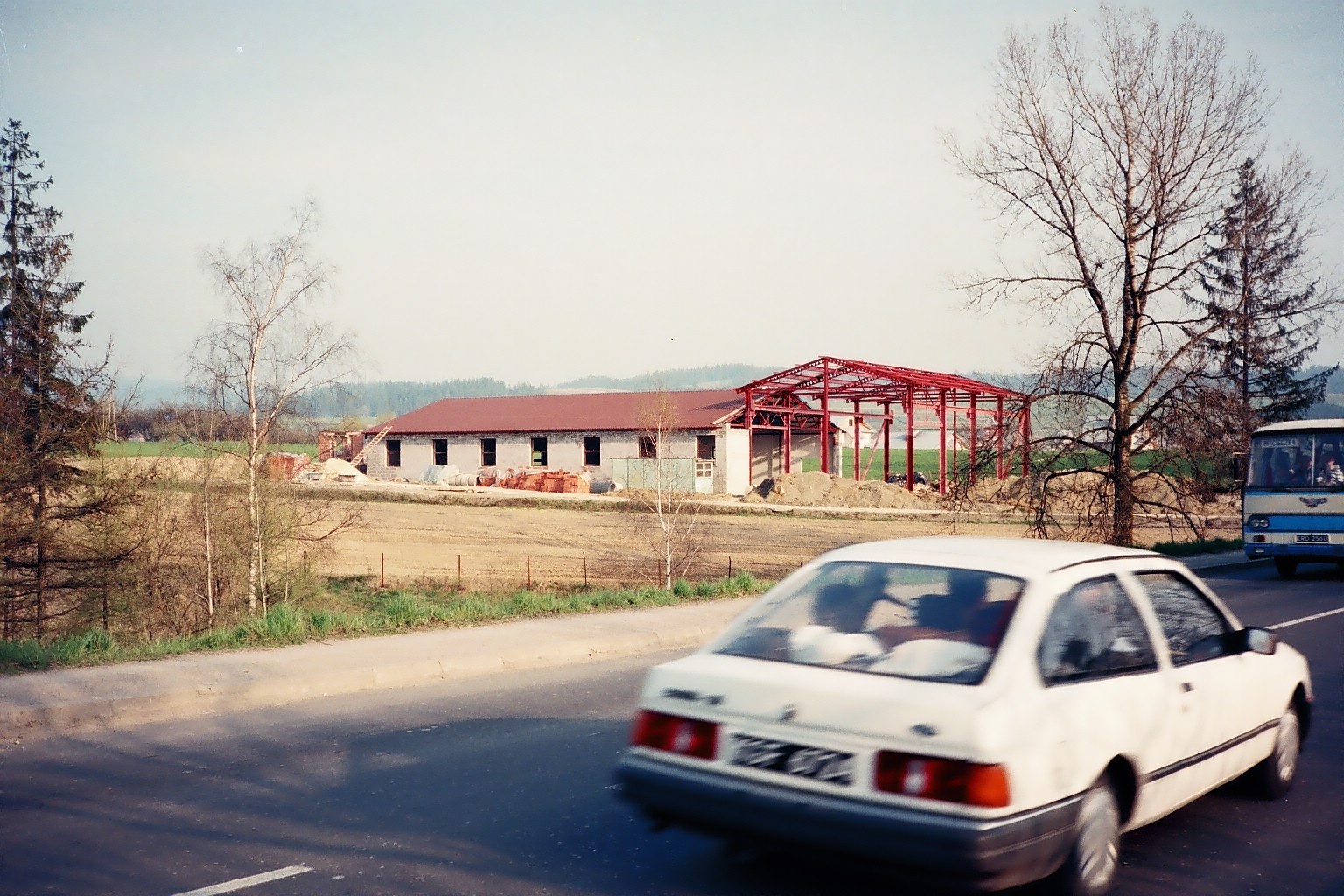 Budowa pierwszej hali produkcyjnej - 1996 r.